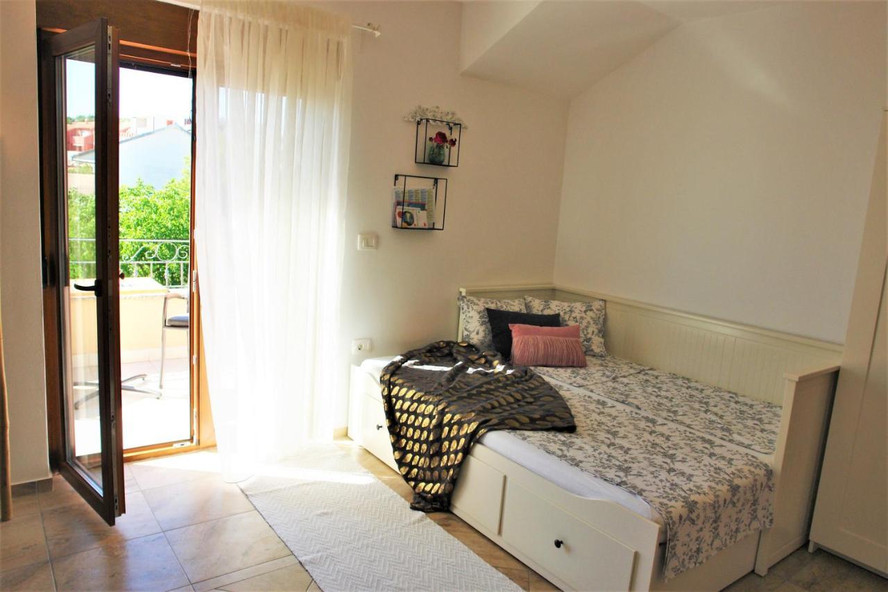 Iva Apartmani Водице Экстерьер фото