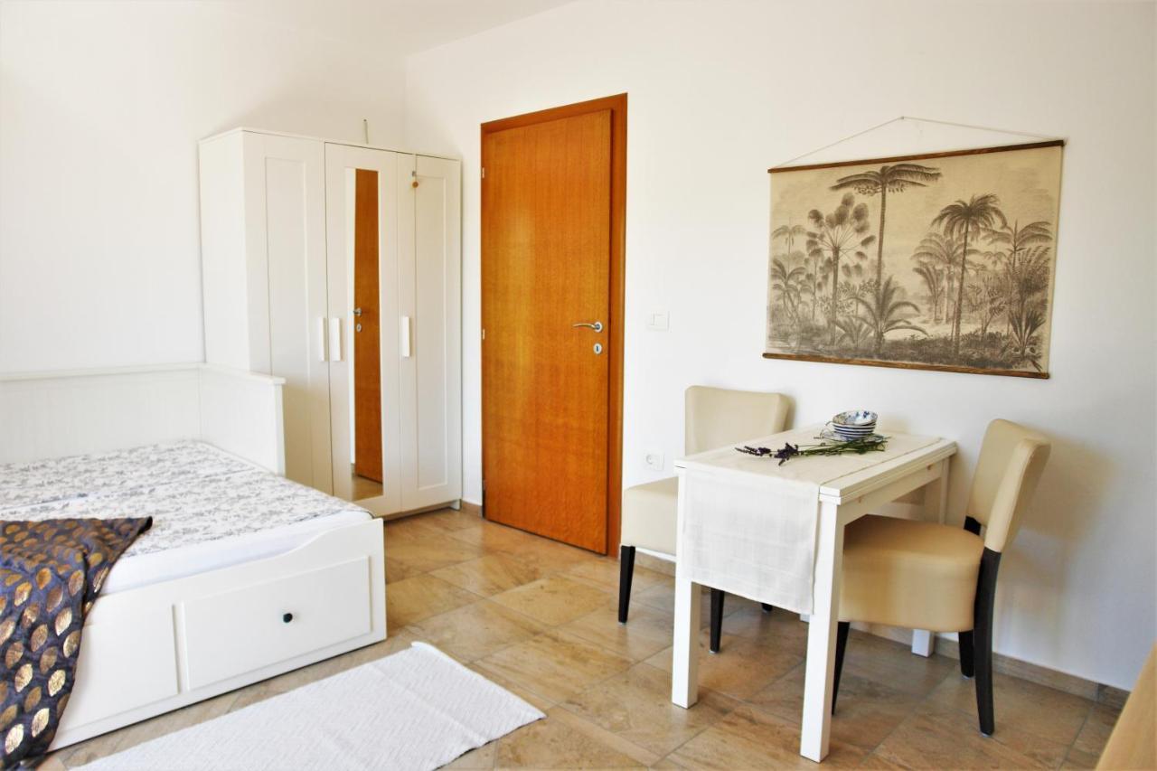 Iva Apartmani Водице Экстерьер фото