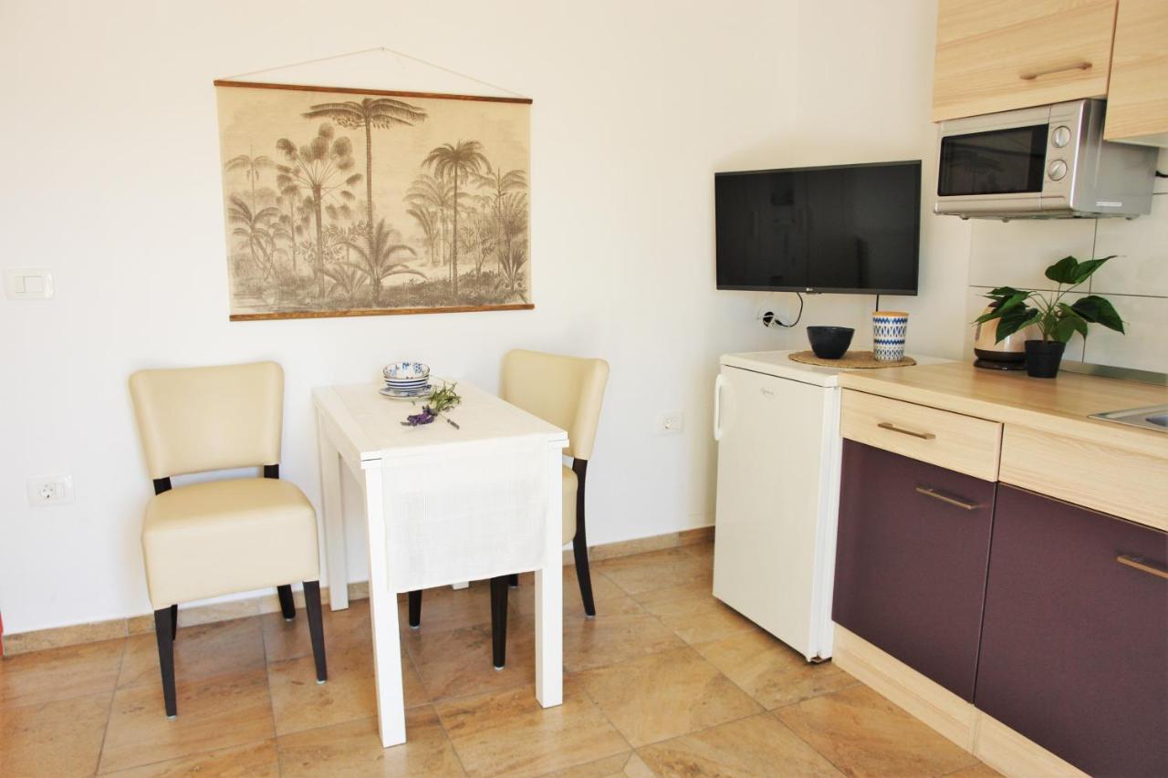 Iva Apartmani Водице Экстерьер фото