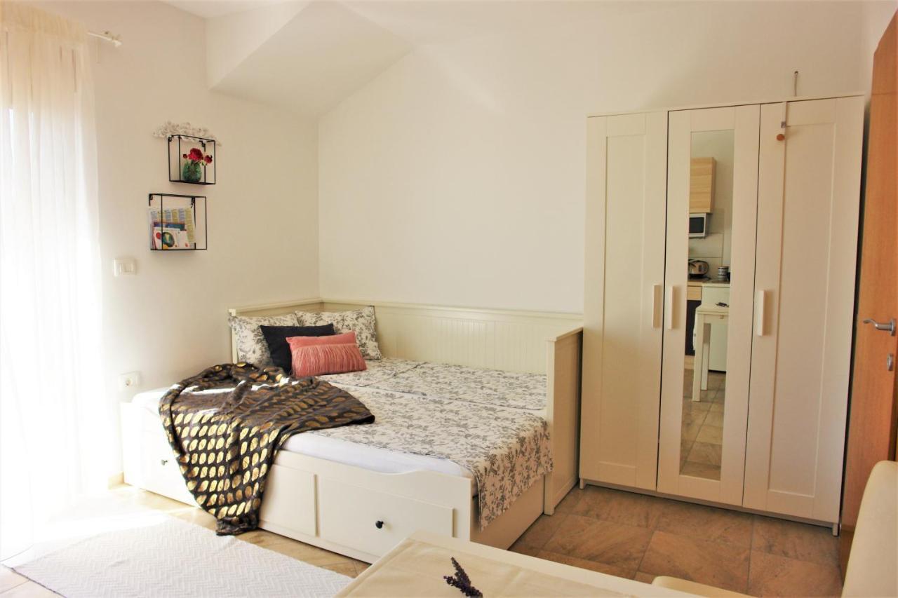 Iva Apartmani Водице Экстерьер фото
