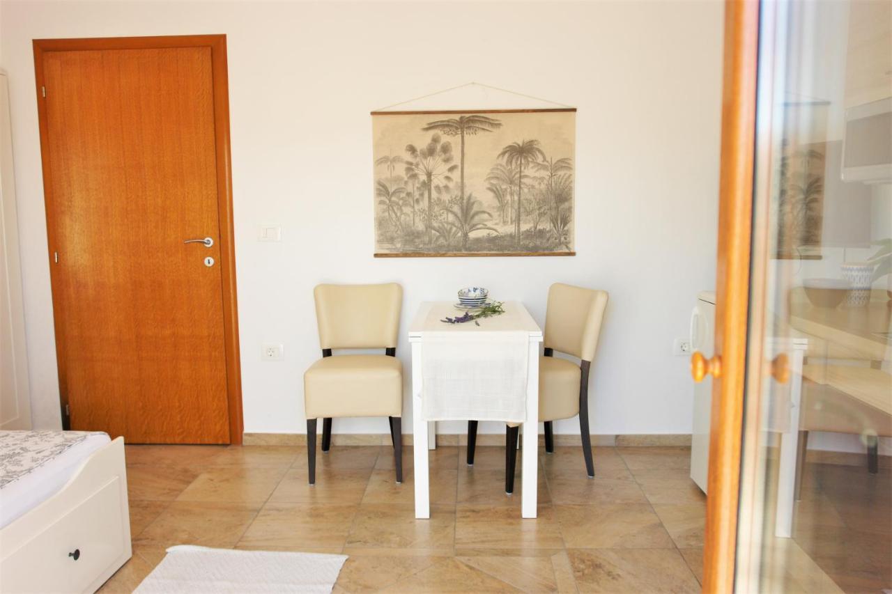 Iva Apartmani Водице Экстерьер фото