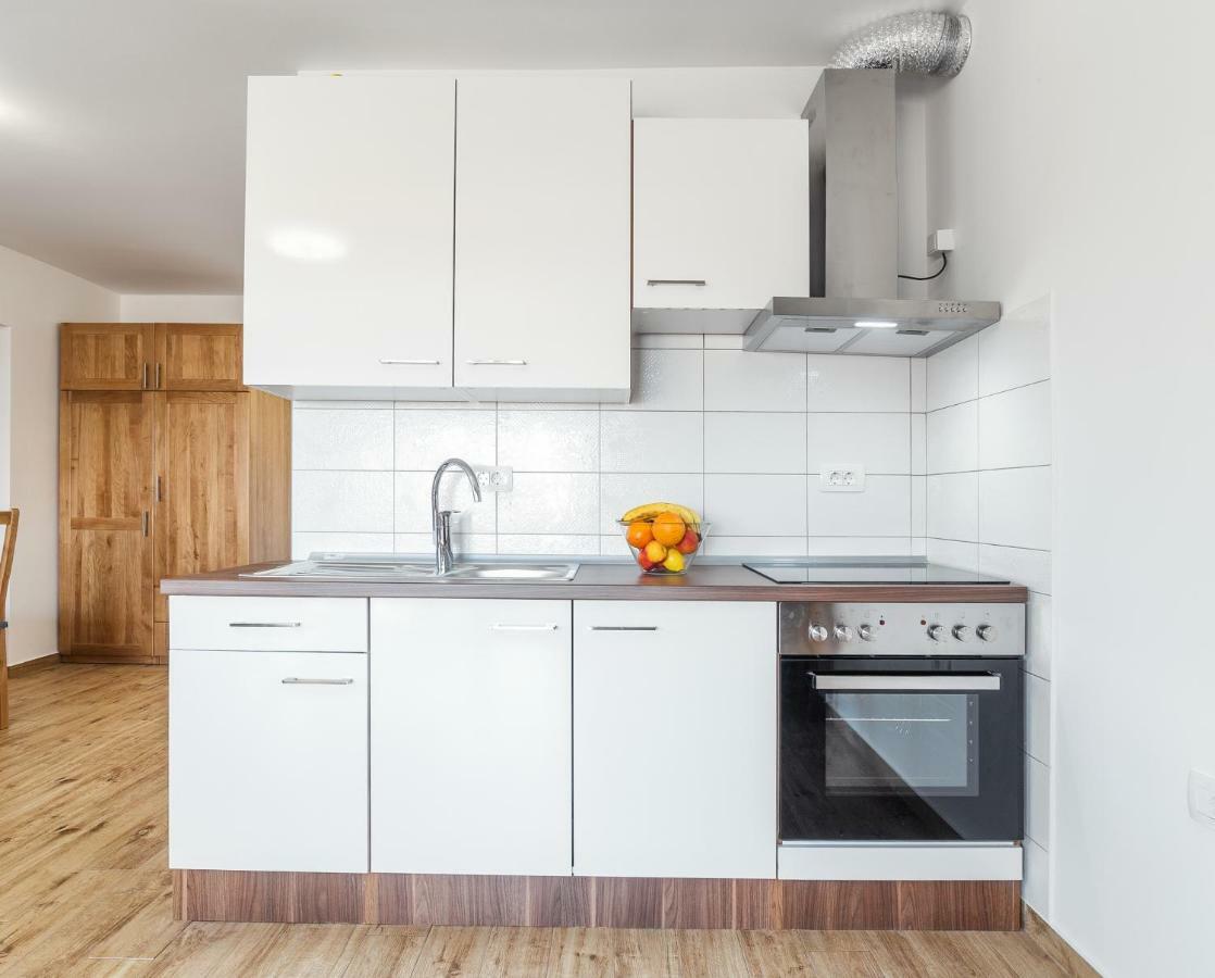 Iva Apartmani Водице Экстерьер фото
