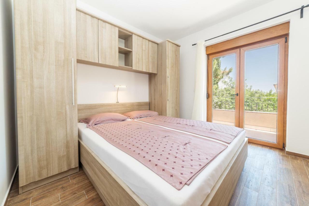 Iva Apartmani Водице Экстерьер фото